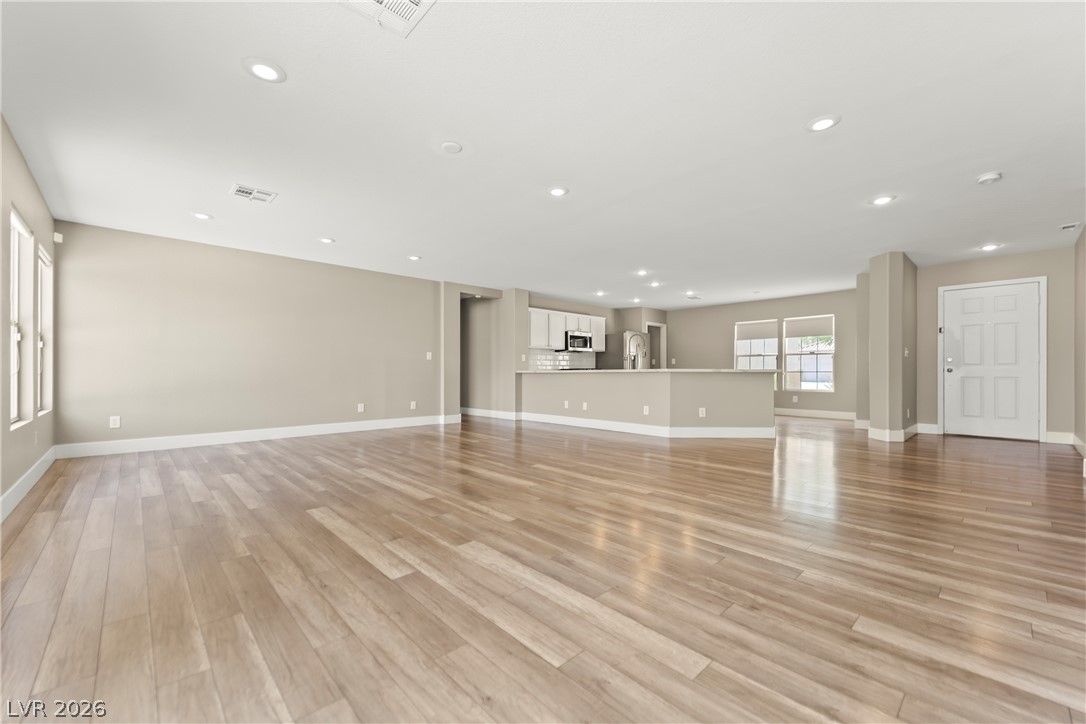2726 Watkins Glen Avenue — photo 3 of 39