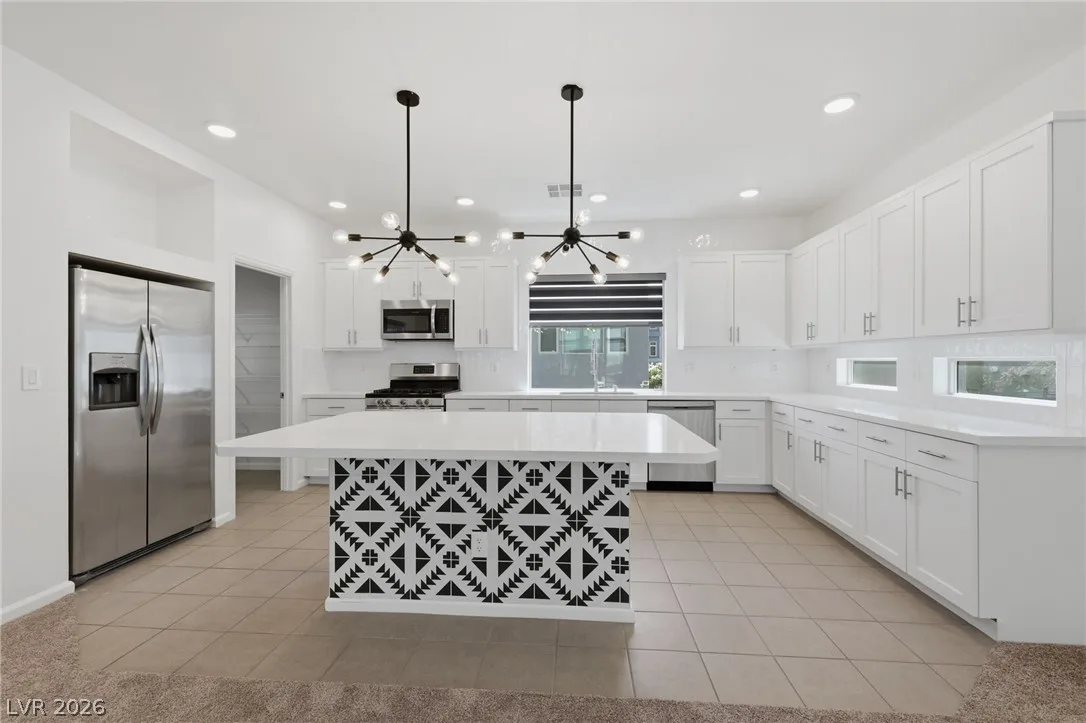 8111 Carpenter Creek Avenue — photo 2