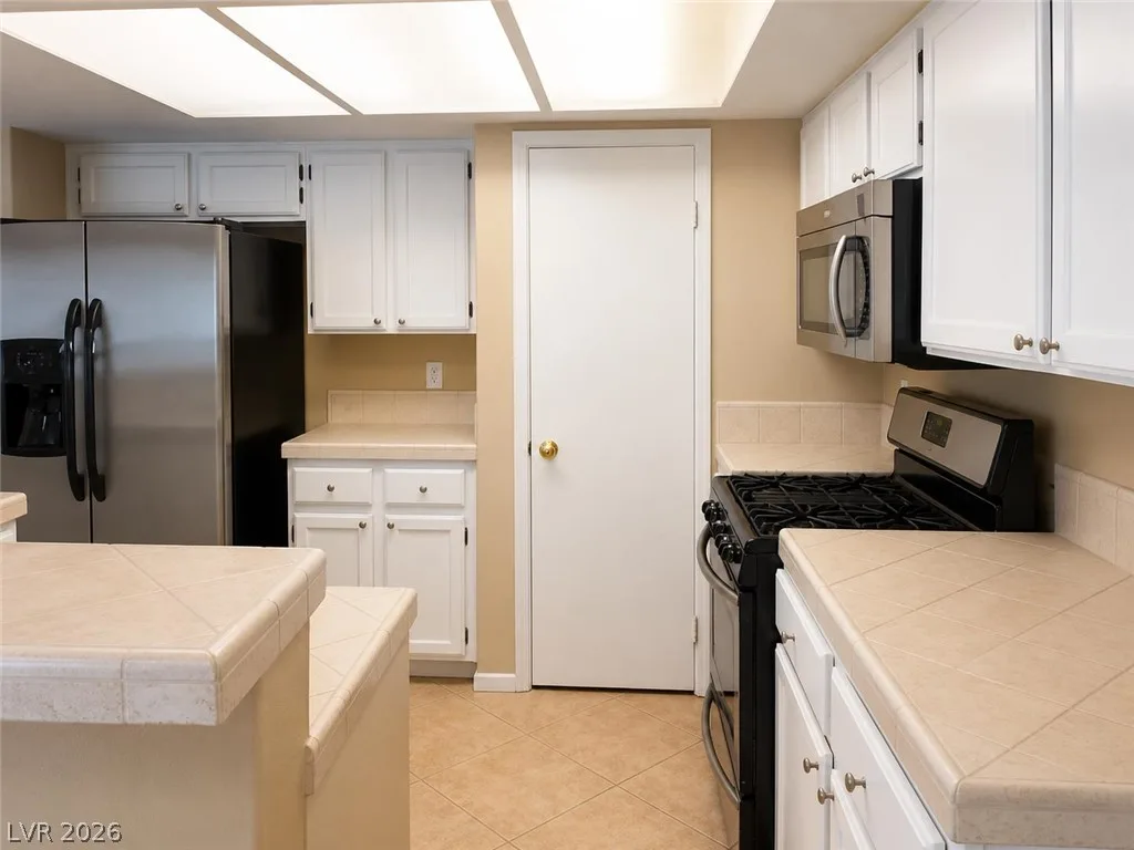 8324 OLIVE CANYON Drive — photo 3
