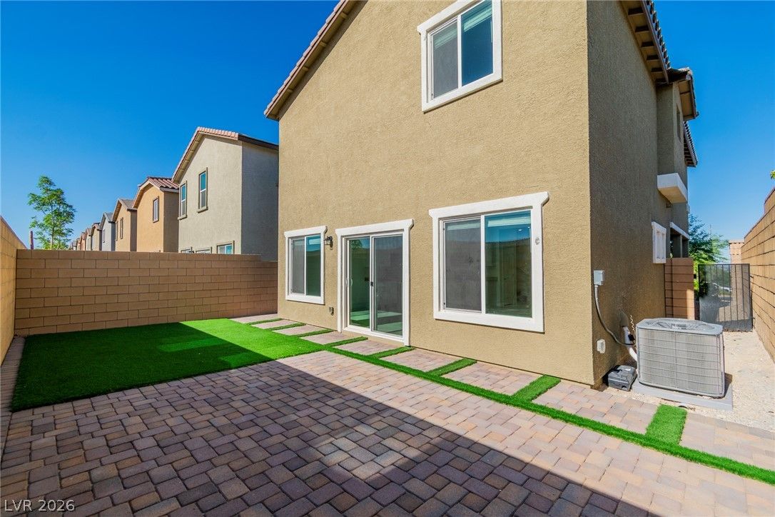 7019 Alabaster Peak Street — photo 4 of 58