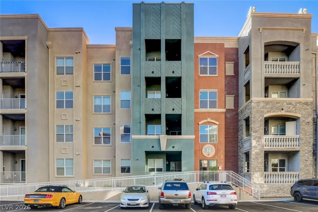 32 East Serene Avenue 302 — photo 4