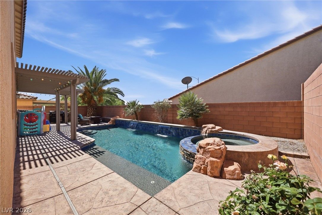 1633 Luna Vista Place — photo 3