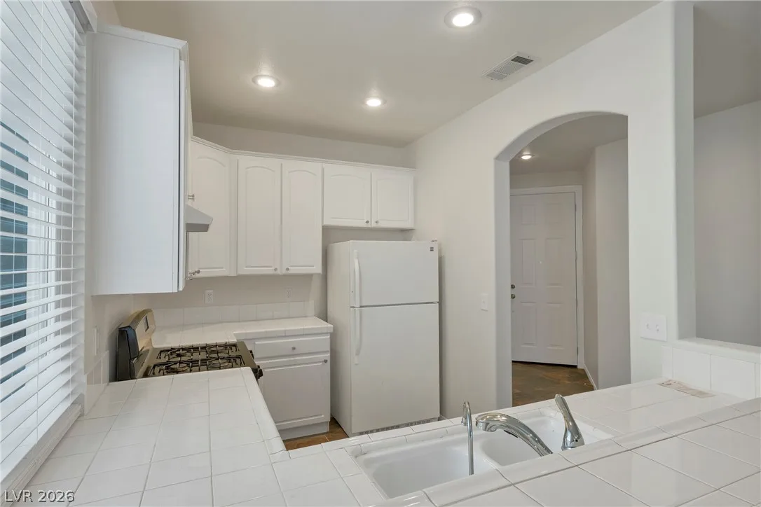 609 Elliot Peak Avenue — photo 5 of 19