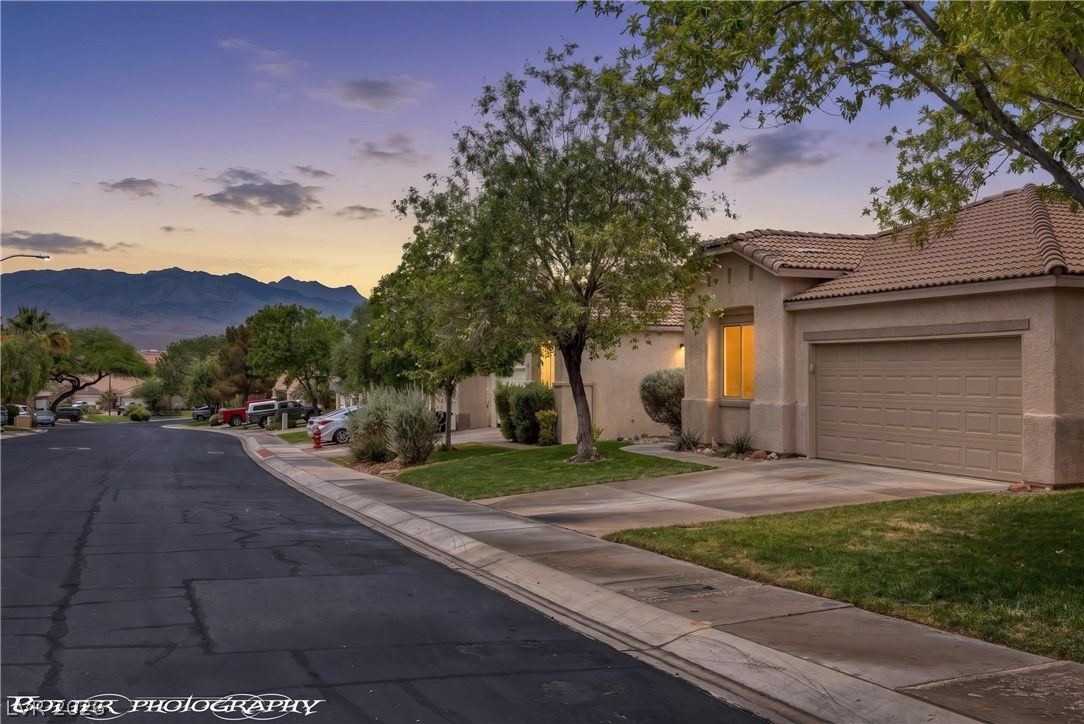 471 Canyon View Way — photo 2