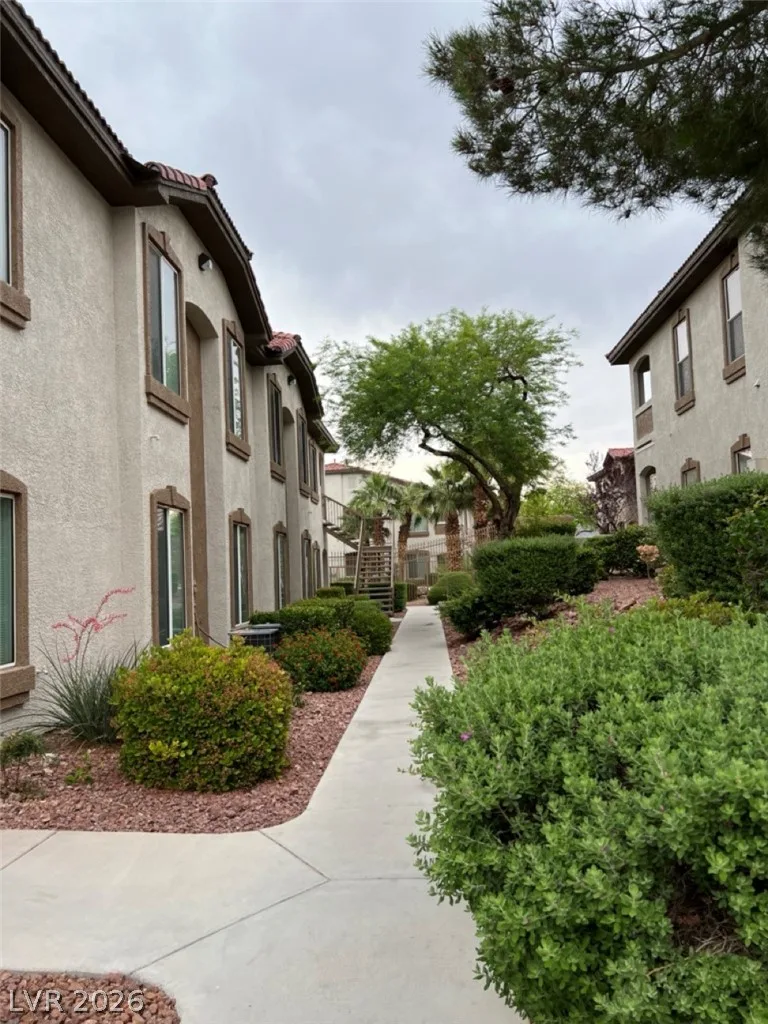 2305 West Horizon Ridge Parkway 521 — photo 2