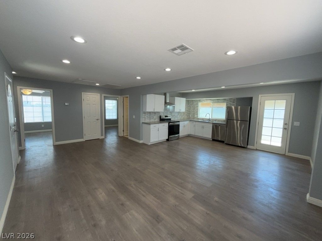 6 Brown Street — photo 2 of 7