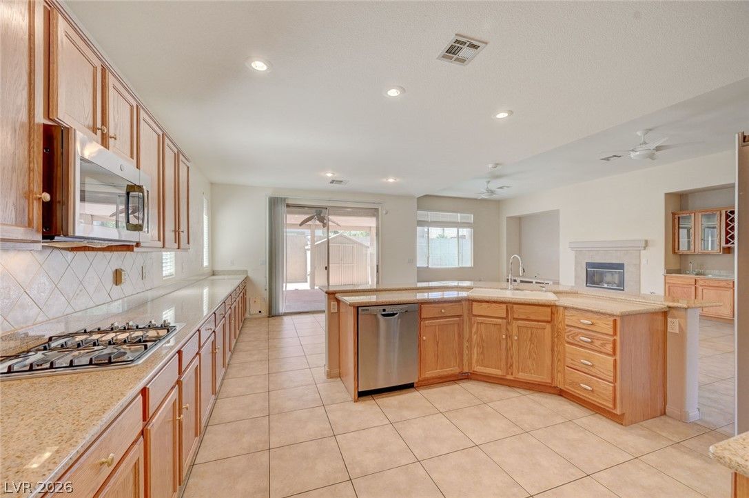 849 Ashford Way — photo 4