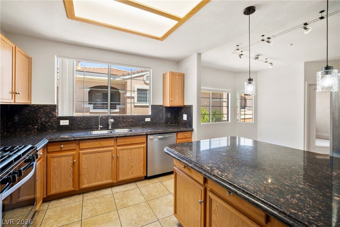 830 Carnegie Street 423 — photo 4