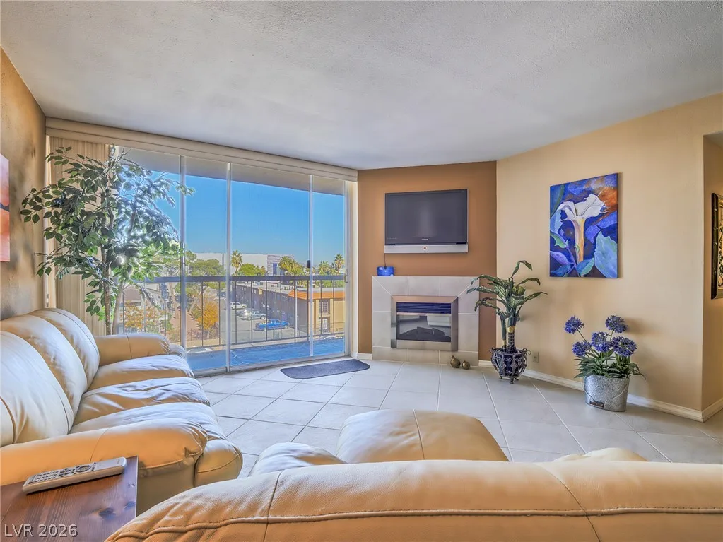 725 North Royal Crest Circle 231 — photo 2