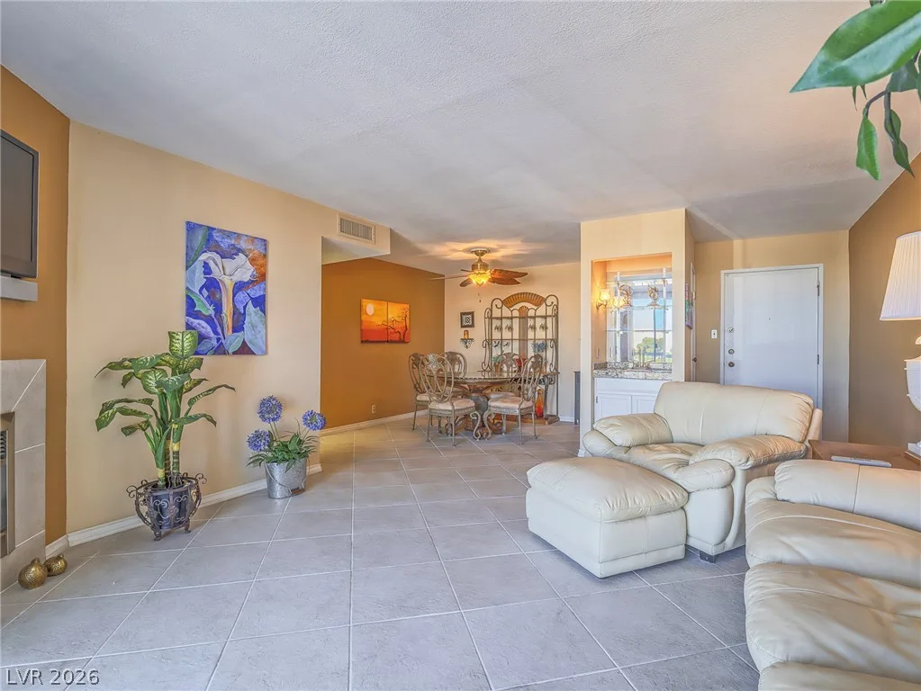 725 North Royal Crest Circle 231 — photo 3