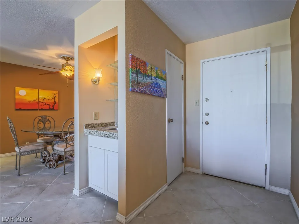 725 North Royal Crest Circle 231 — photo 5