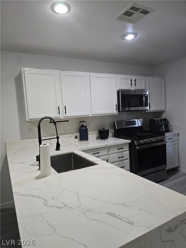 6324 Humus Avenue — photo 3