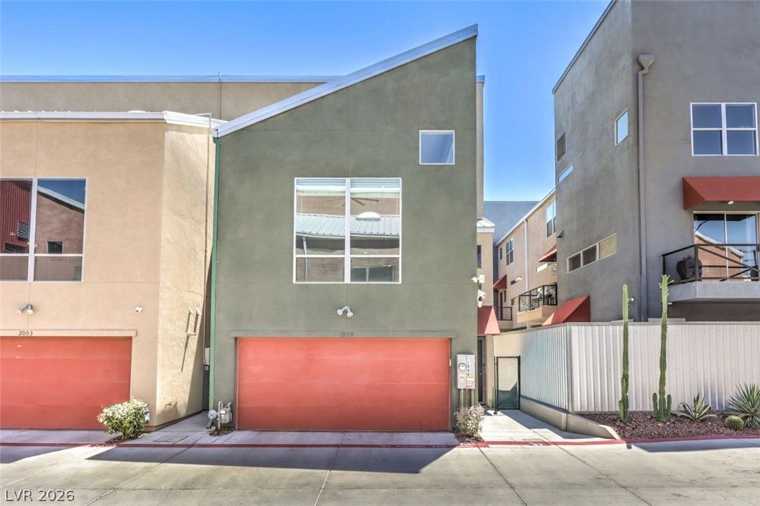 1999 Yaupon Avenue — photo 1