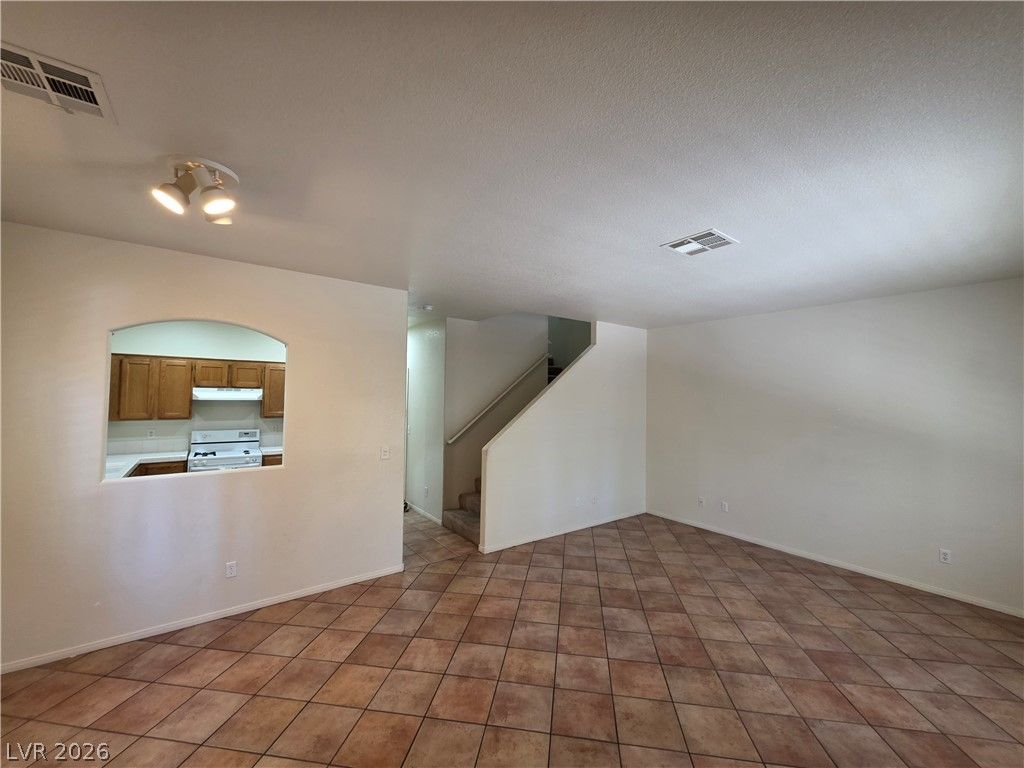10021 VIA TORO Avenue . — photo 3