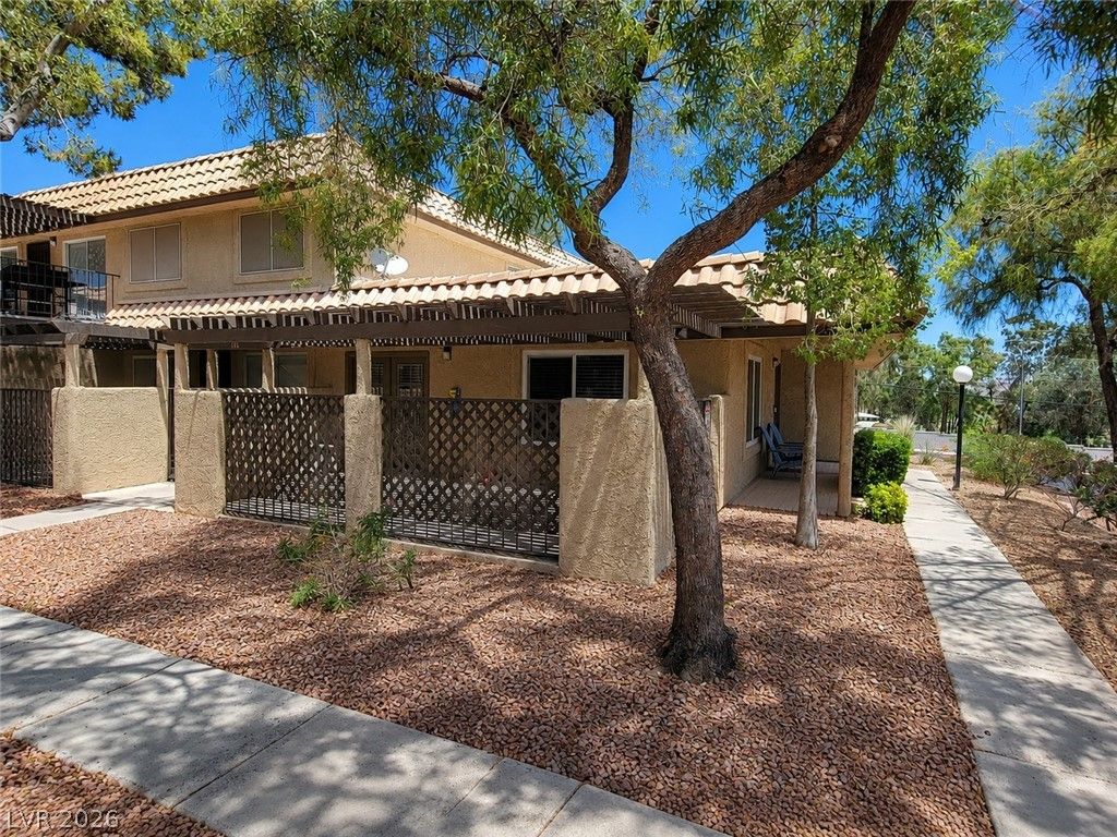 748 Nectarine Court — photo 3 of 27