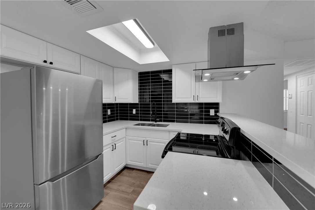 3432 Aristos Avenue B — photo 4 of 29