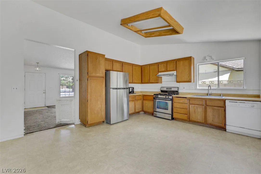 1707 Foxglove Drive — photo 3