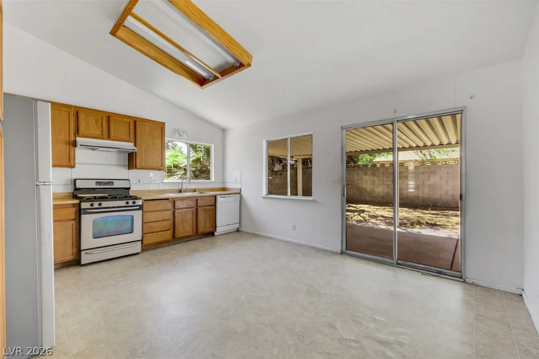 1707 Foxglove Drive — photo 4