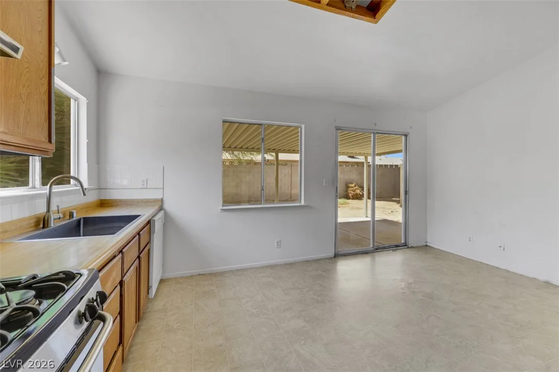 1707 Foxglove Drive — photo 5