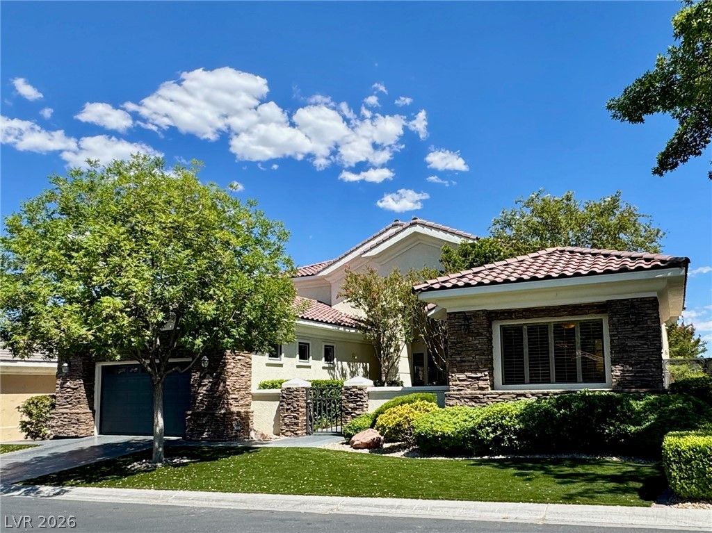 2032 Glenview Drive — photo 1