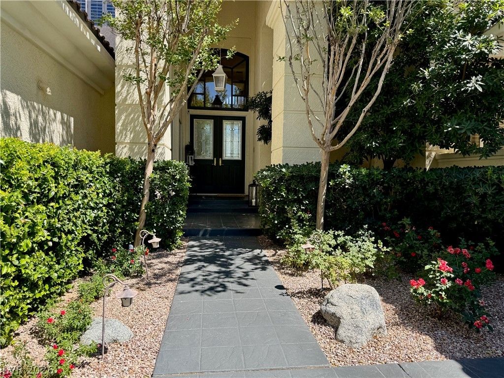2032 Glenview Drive — photo 2