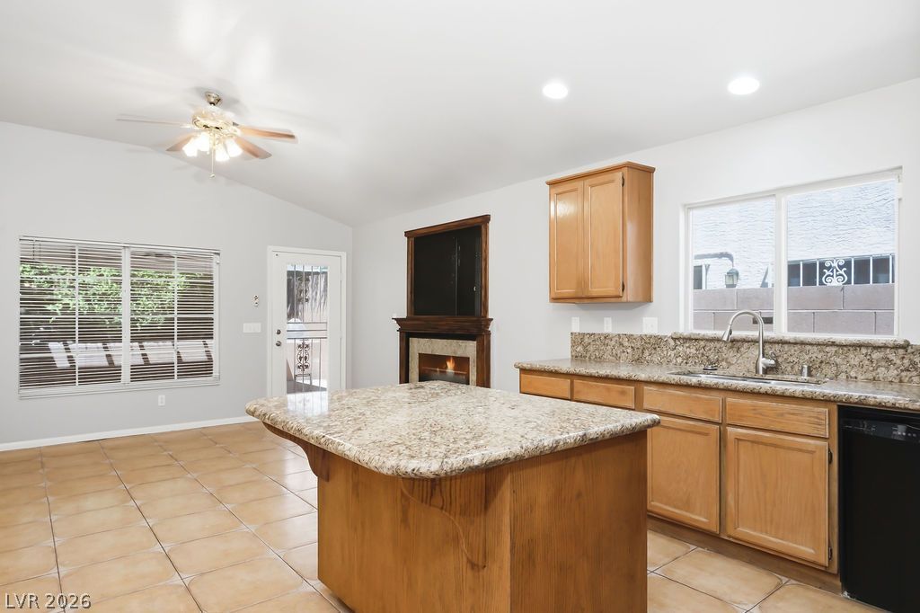 5561 Merriweather Drive — photo 4 of 41