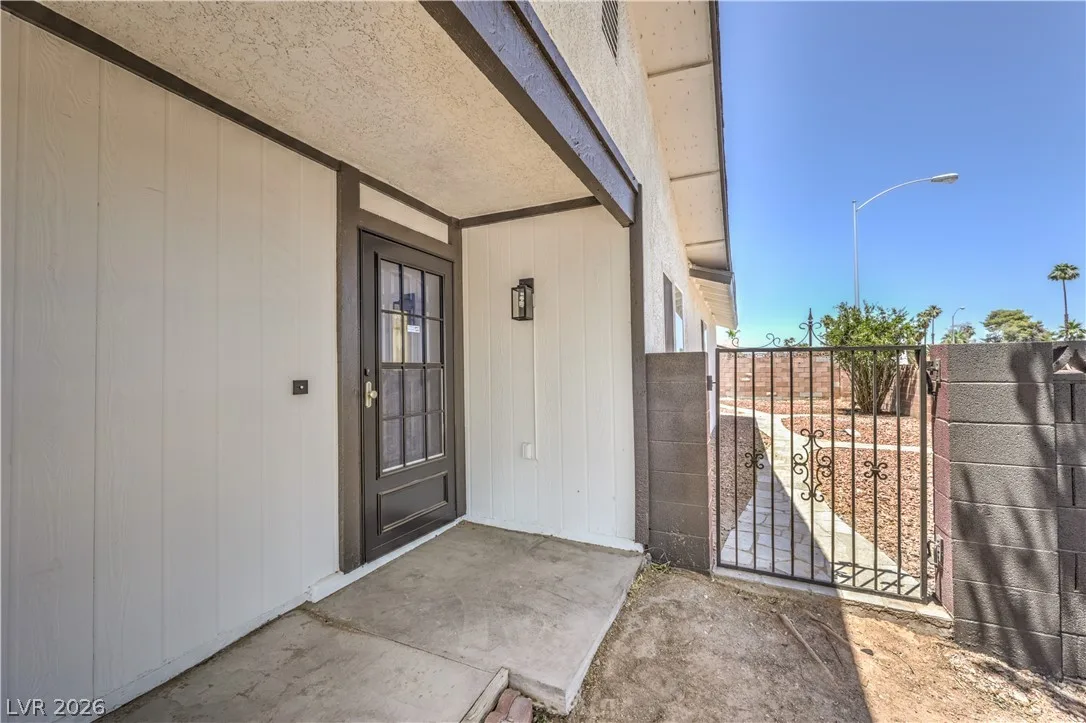 4370 Lariat Drive — photo 4