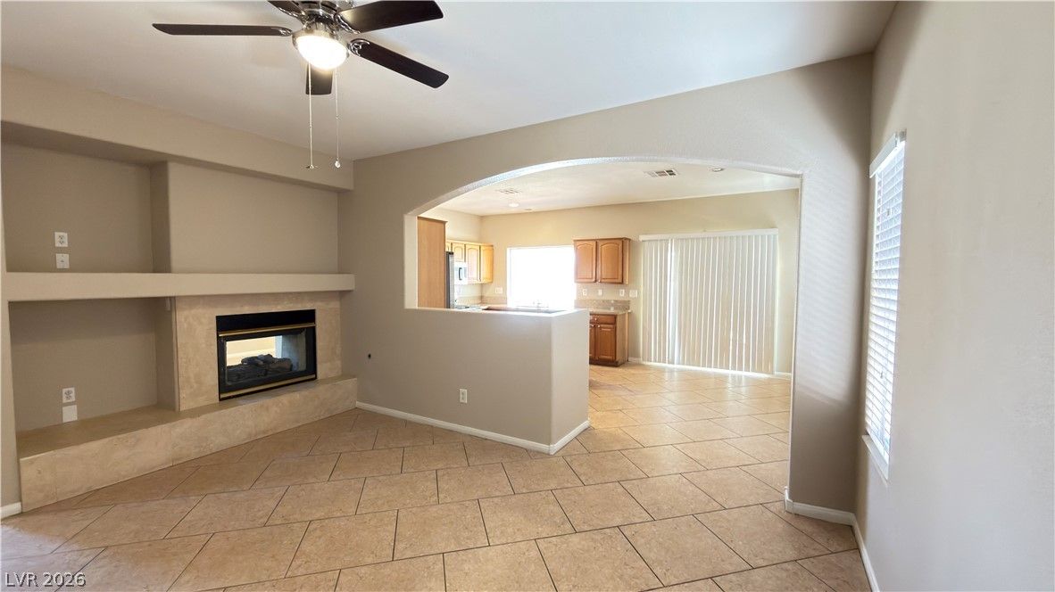 8524 Gold Flash Avenue — photo 5 of 31