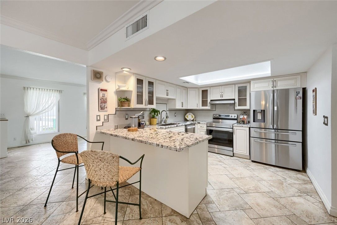 3478 East Victory Avenue — photo 4 of 23