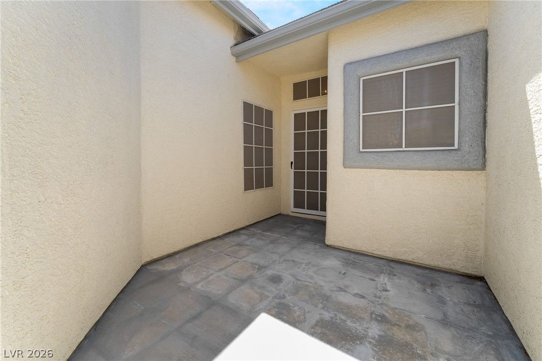 679 Kentons Run Avenue — photo 3 of 44