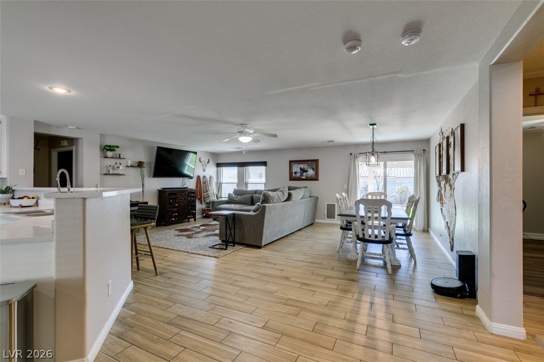 6447 Cayley — photo 3