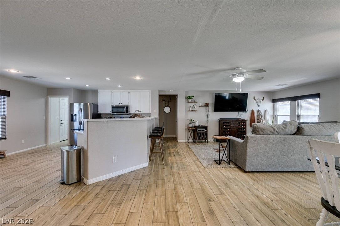 6447 Cayley — photo 4