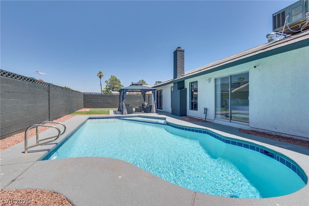 6212 Pinewood Avenue — photo 3 of 26