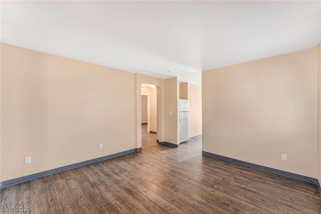 2306 Glastonbury Thorn Street — photo 2