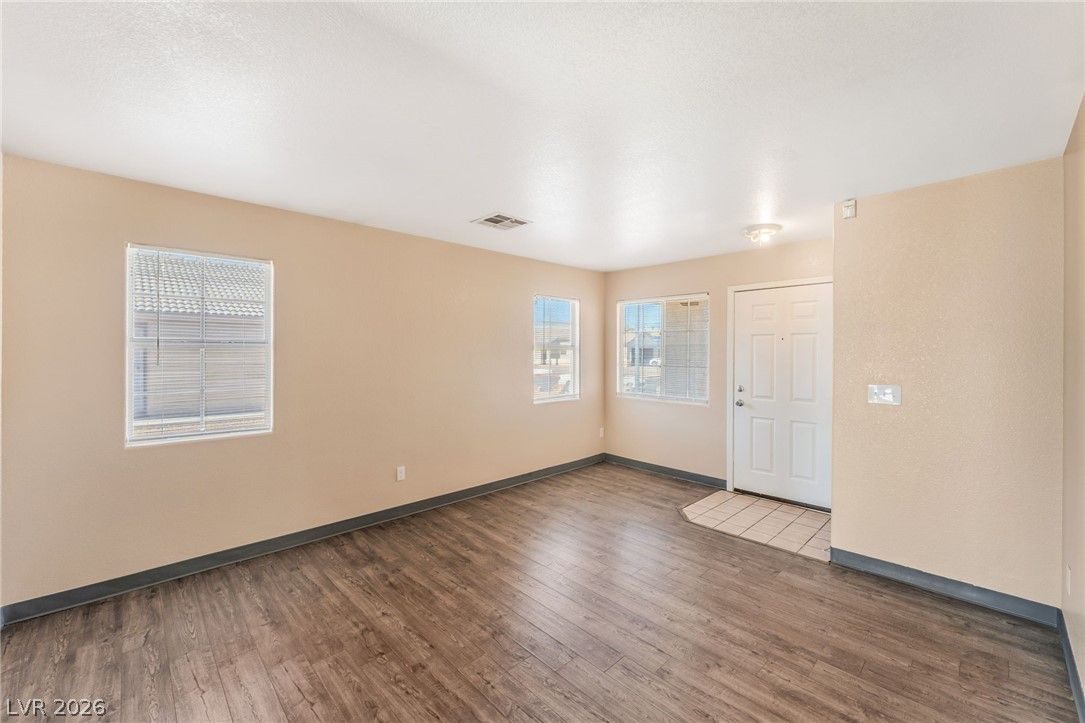2306 Glastonbury Thorn Street — photo 4