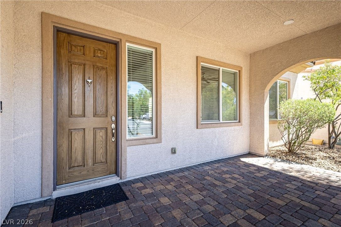 7878 Brianna Cheerful Avenue — photo 2