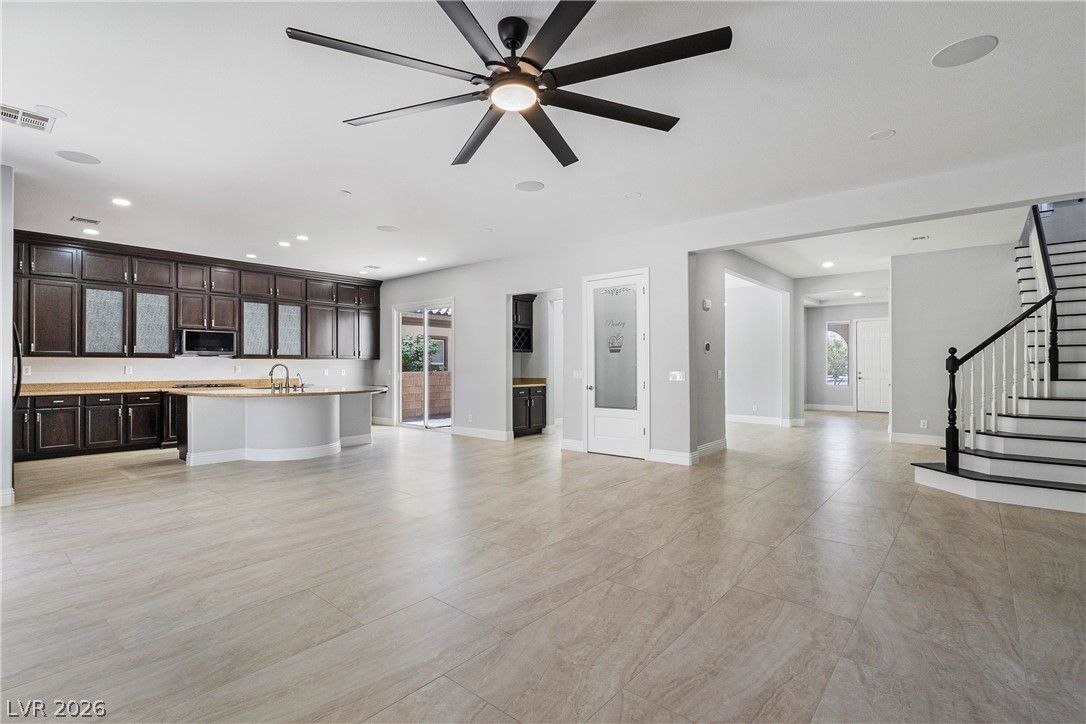 7878 Brianna Cheerful Avenue — photo 4