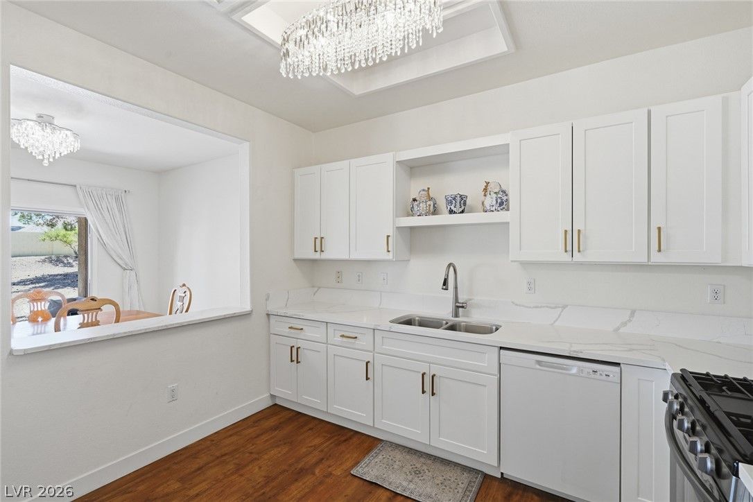 11013 Mission Lakes Avenue — photo 5 of 25