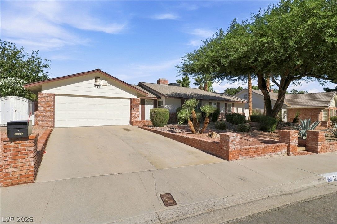 1209 Oak Tree Lane — photo 2