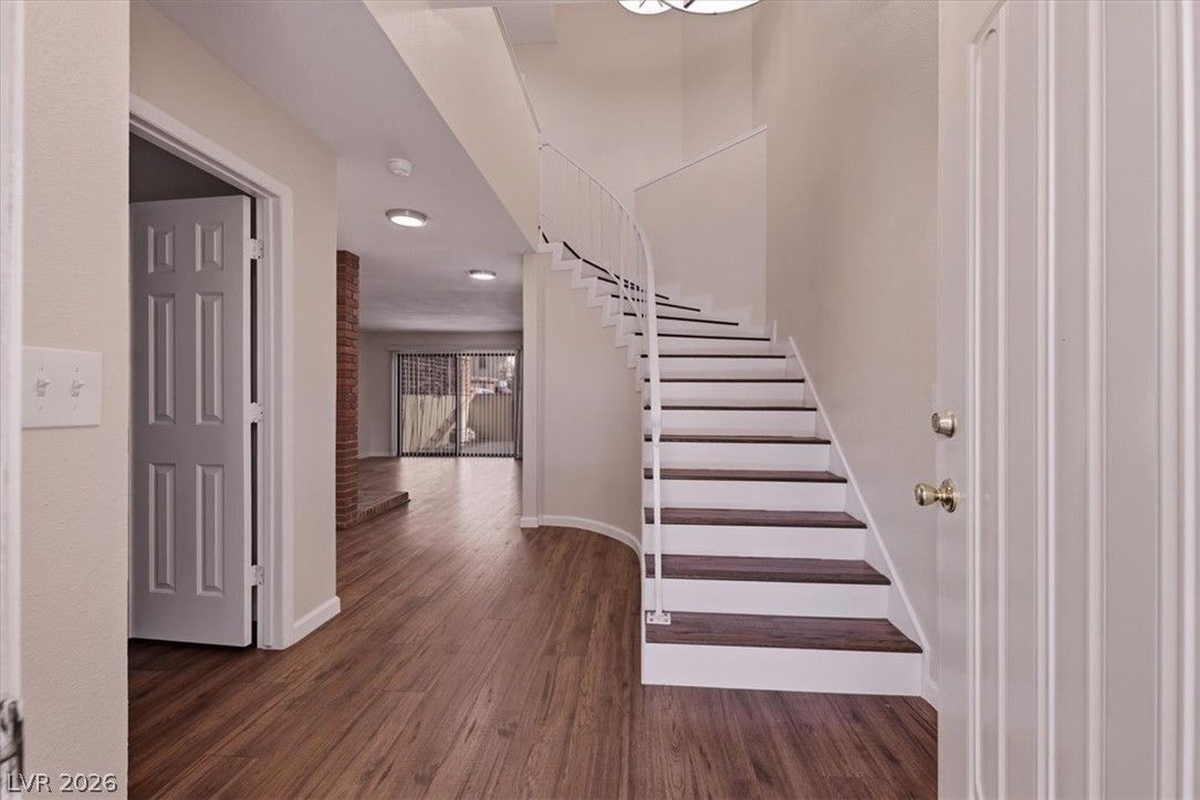 2410 Pickwick Drive — photo 3