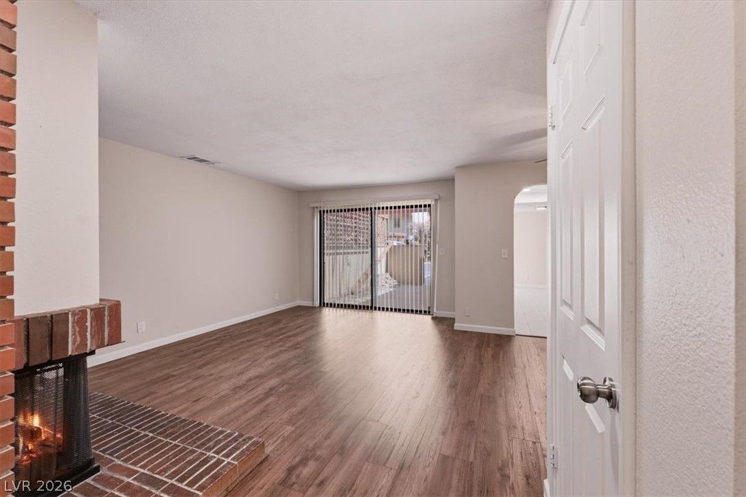 2410 Pickwick Drive — photo 4