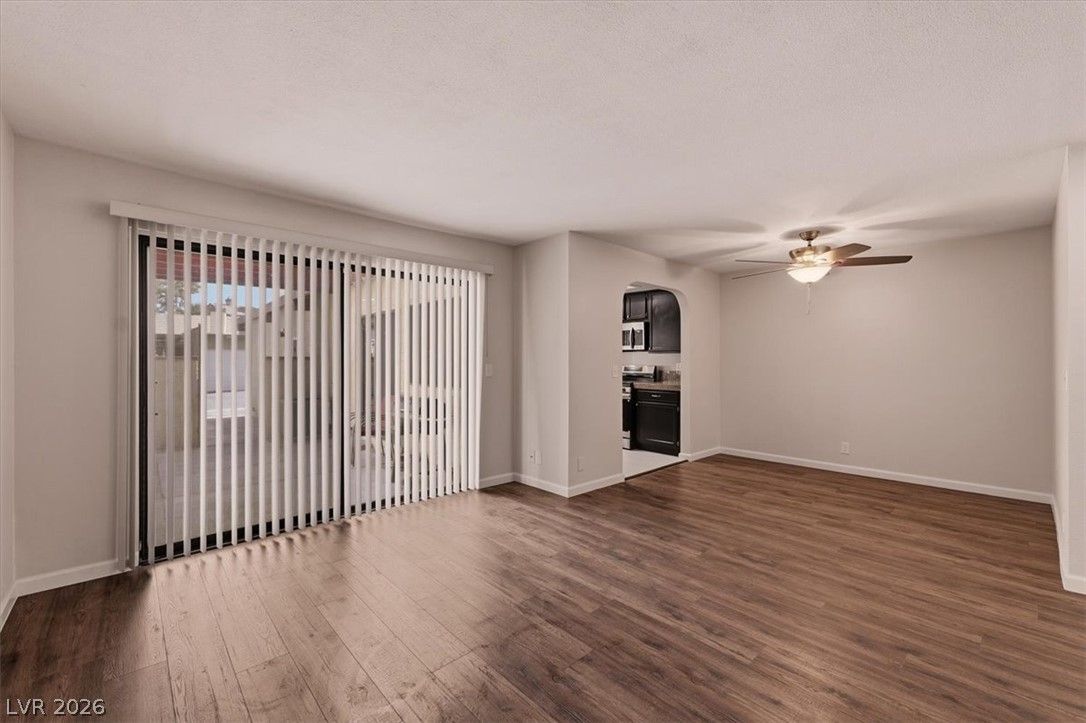 2410 Pickwick Drive — photo 5