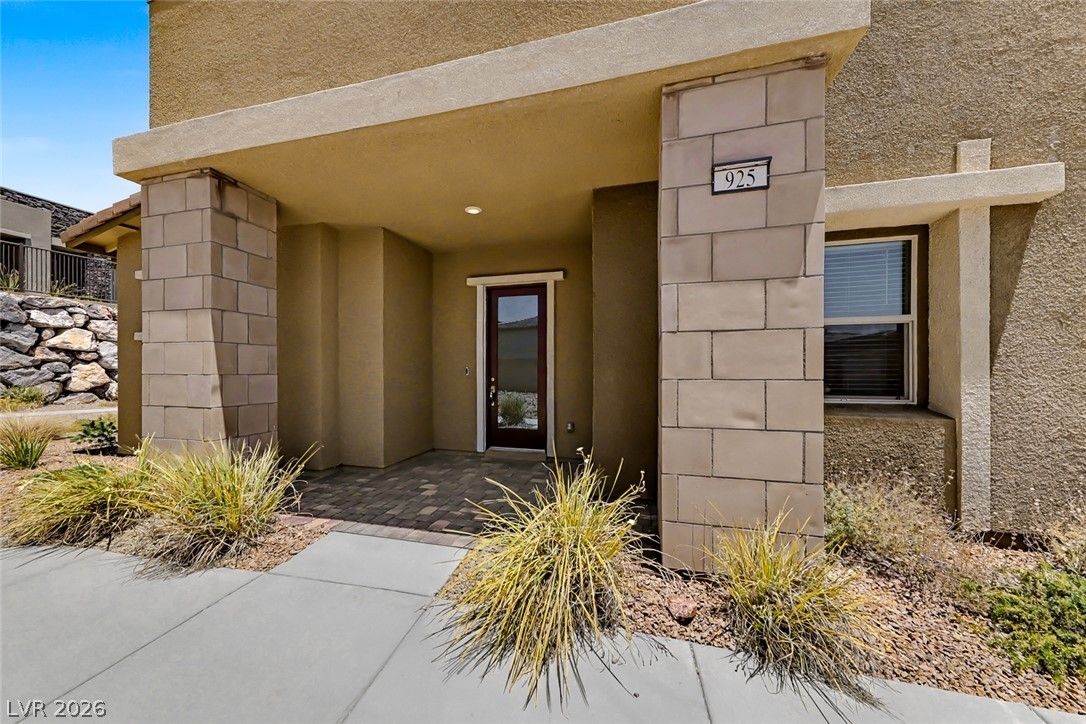 925 Allister Fields Lane — photo 2