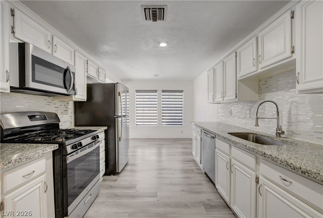 4049 Chalfont Court — photo 4