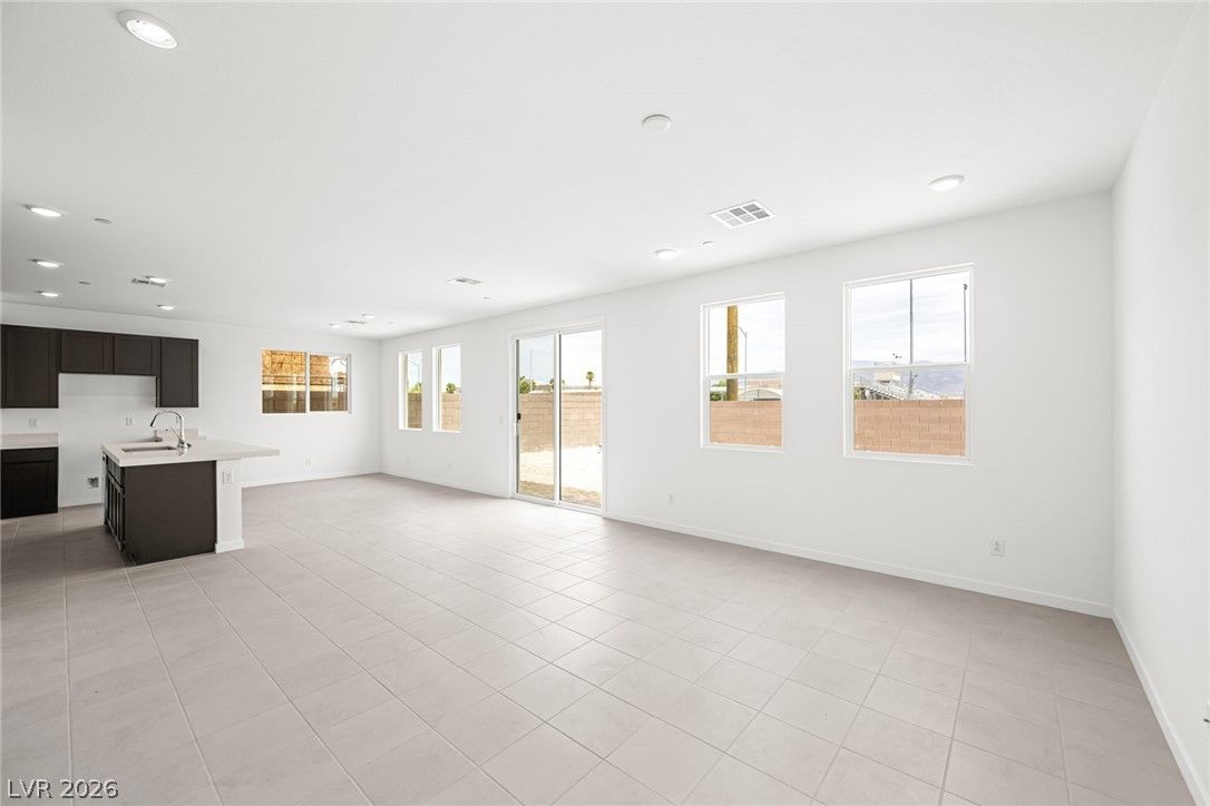 312 Lupton Avenue — photo 3
