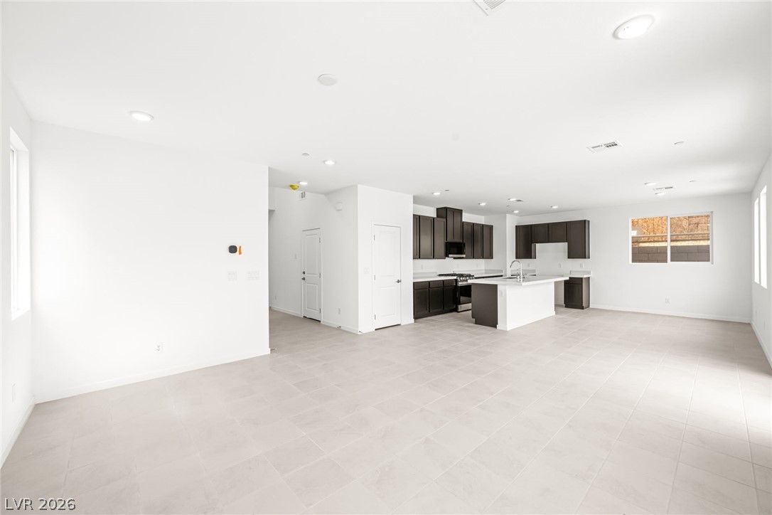 312 Lupton Avenue — photo 4