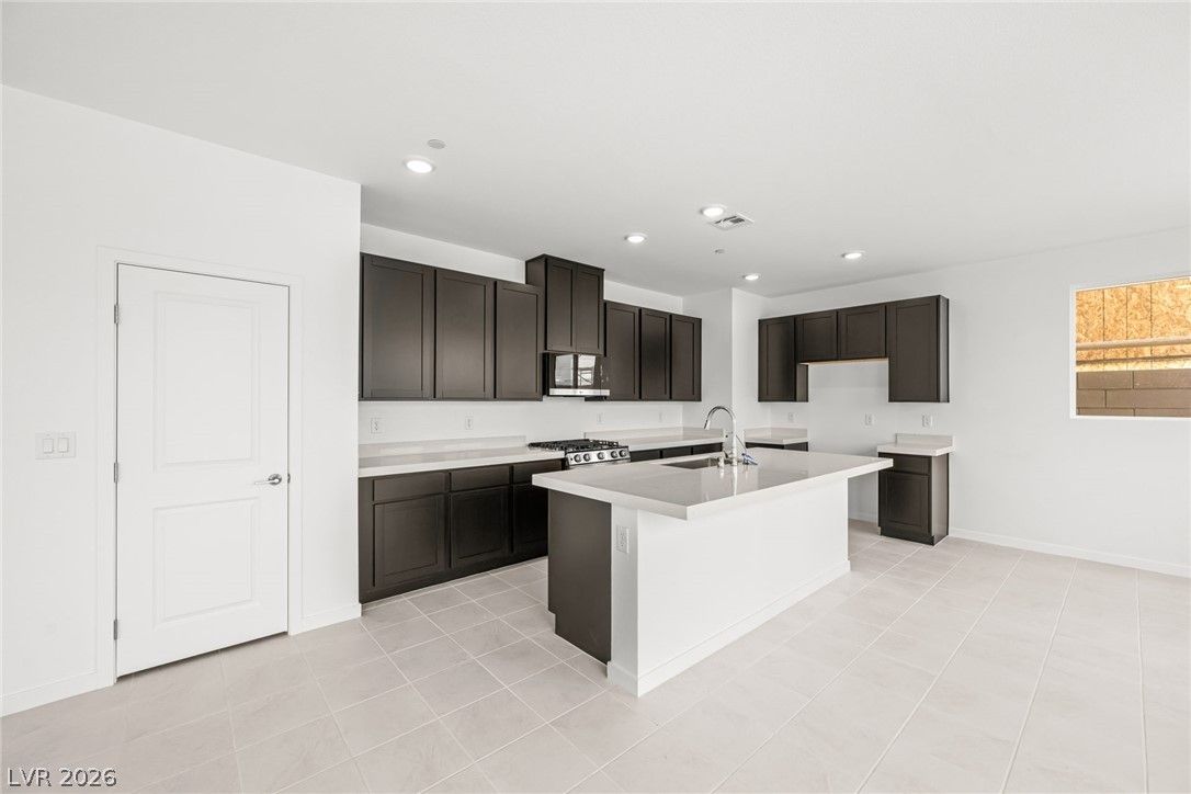 312 Lupton Avenue — photo 5