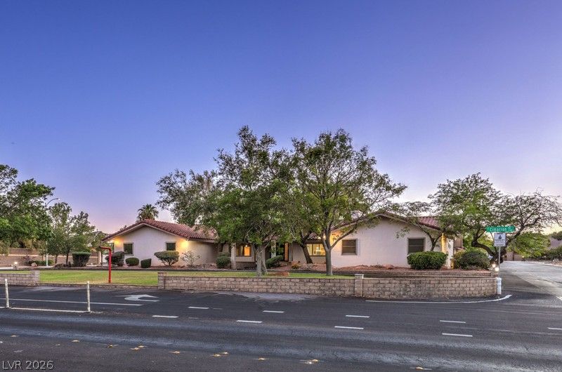 2135 South Cimarron Road — photo 3