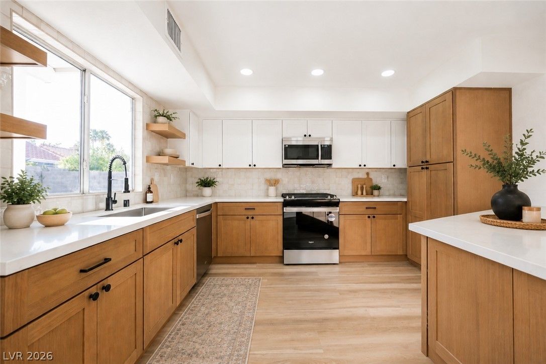 21 Megan Drive — photo 2