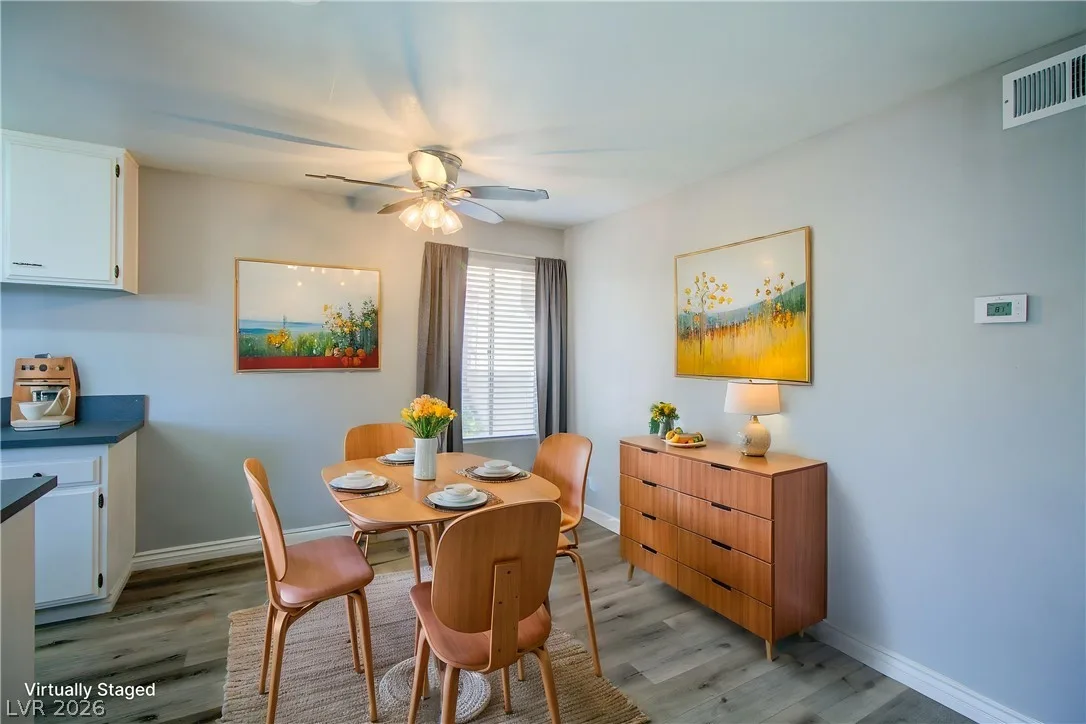 870 B 803 — photo 3 of 13